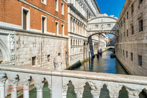 Bridge of Sighs - Cầu Than Thở - Venice - Ý
