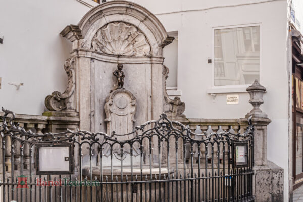 Bức tượng Cậu bé đứng tè (Manneken Pis)