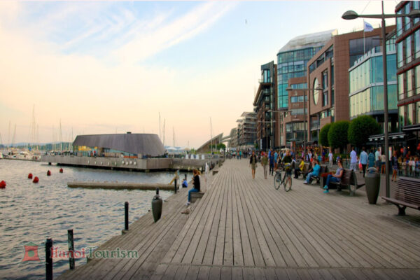 Aker Brygge (khu phố đi bộ bên cảng) – Oslo-Na Uy